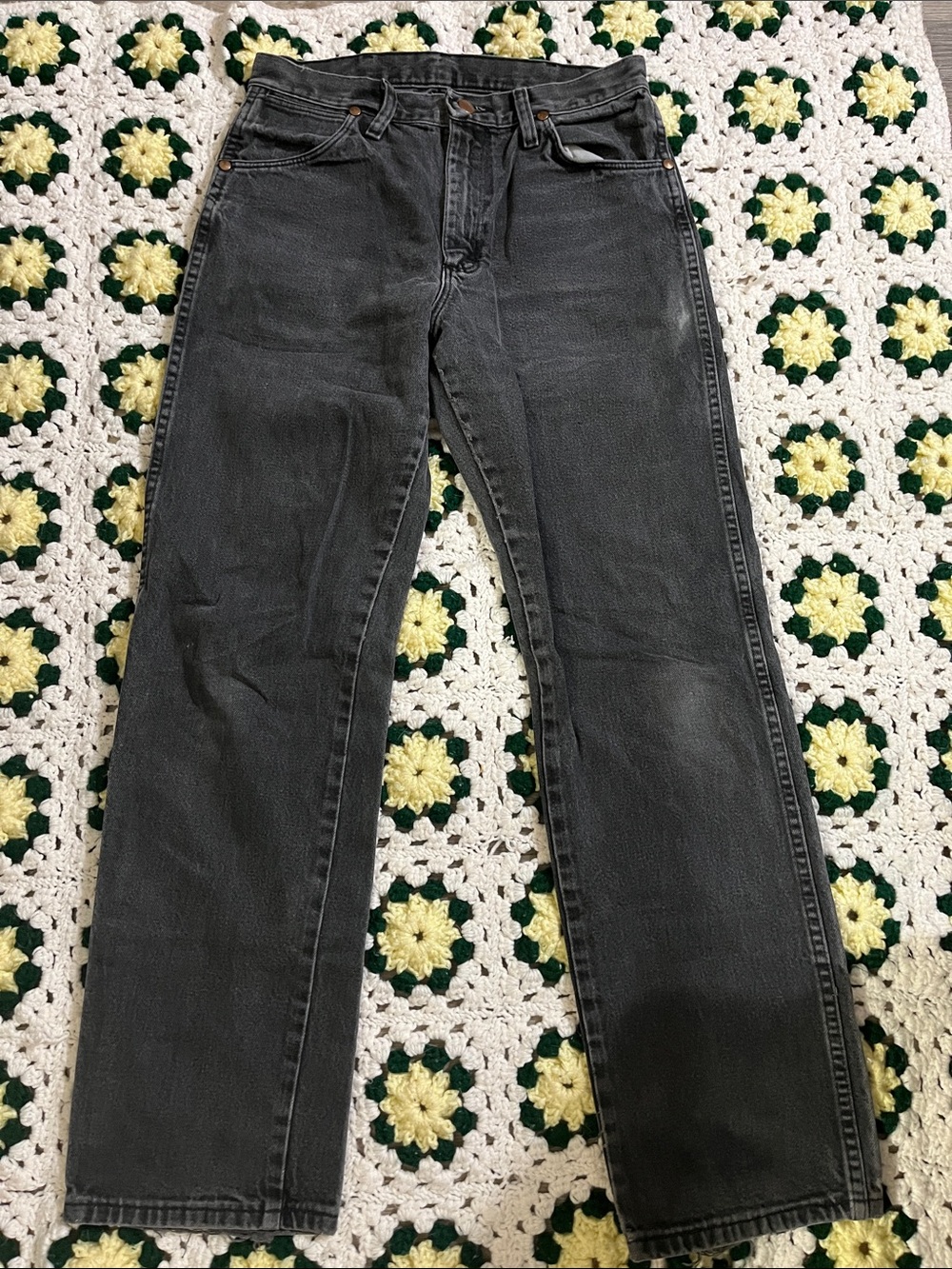 Wrangler Men's Relaxed Straight-Leg Jeans in Charcoal Black